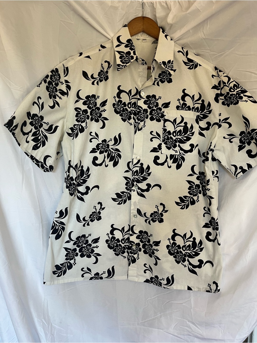 Vintage Hawaiian SG Tahiti Mens Short-Sleeve Black &White Floral Button-Up Shirt